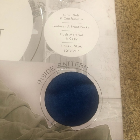 Premium Couch Blanket /NIB/ Sleeves Pocket Super Soft /Comfortable Warm 60”x70” - Picture 3 of 5